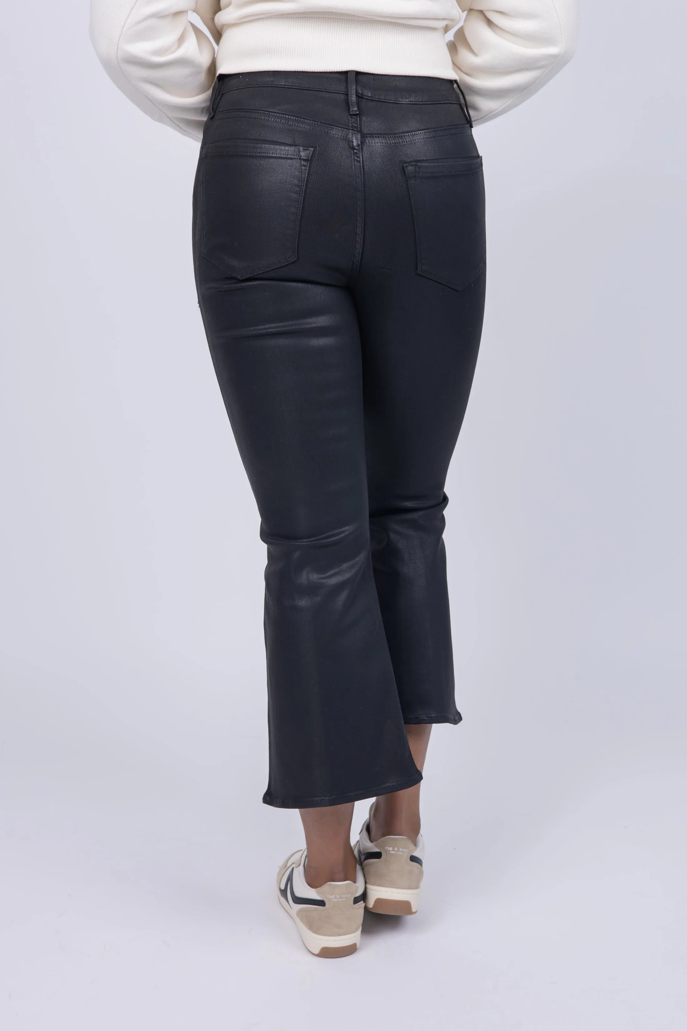 Frame Le Crop Flare Jeans in Noir Coated